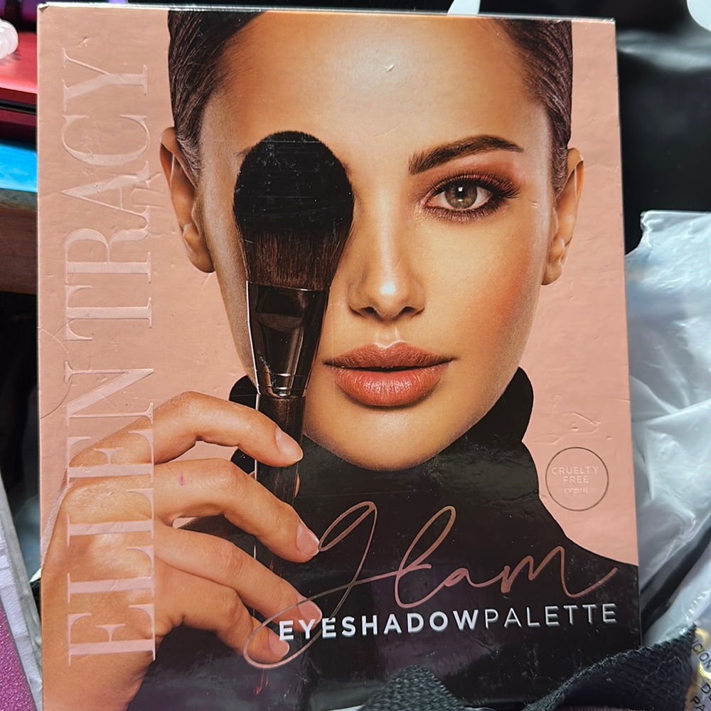 Ellen Tracy eyeshadow palette